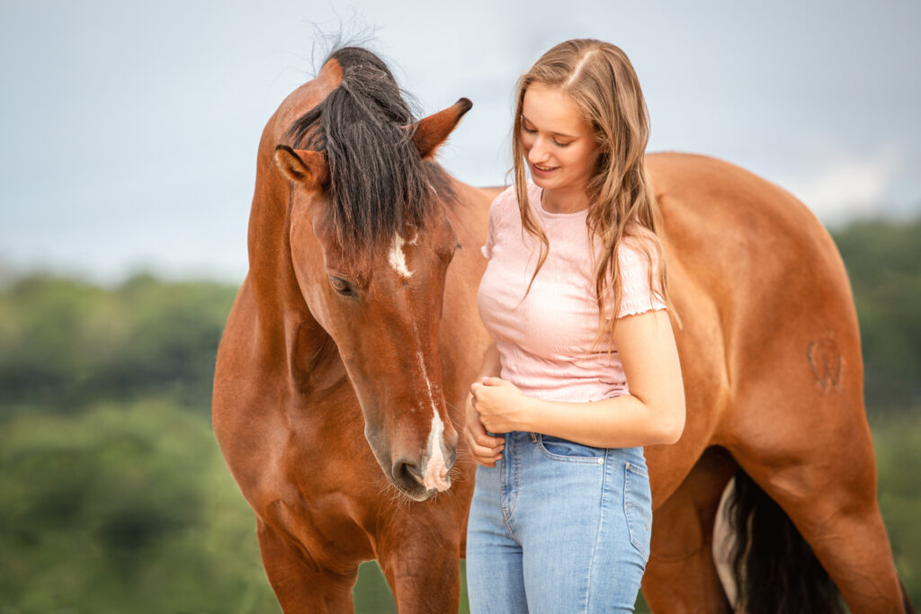 Pferde und Menschen und ihre Beziehung das soll Pferdefotografie darstellen