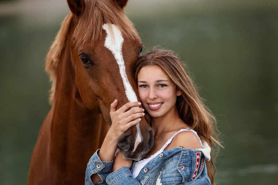 Pferd und sein Pferdemädchen Portrait